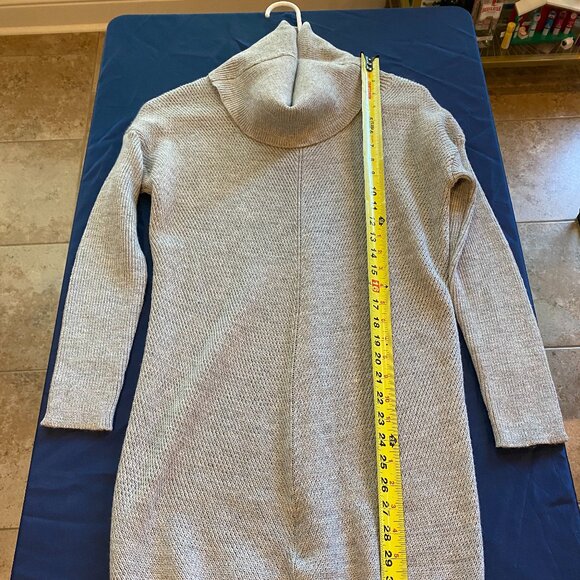 LULUS light gray long sleeve sweater dress, turtleneck size XS - Picture 5 of 9